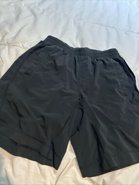 Lululemon Shorts Men medium Black Athletic license To Train Unlined Pockets